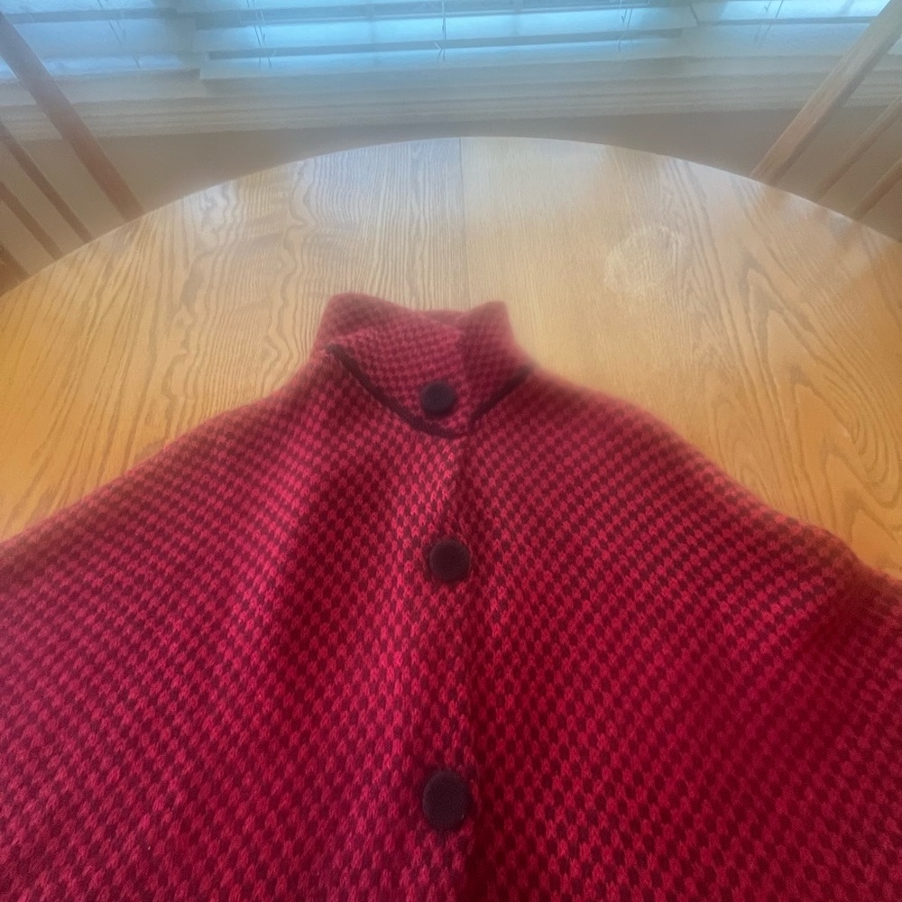 Linea Illari Sonccoy Alpaca Red Black Cape Poncho Made Peru Cape One Size Wool - Picture 8 of 11